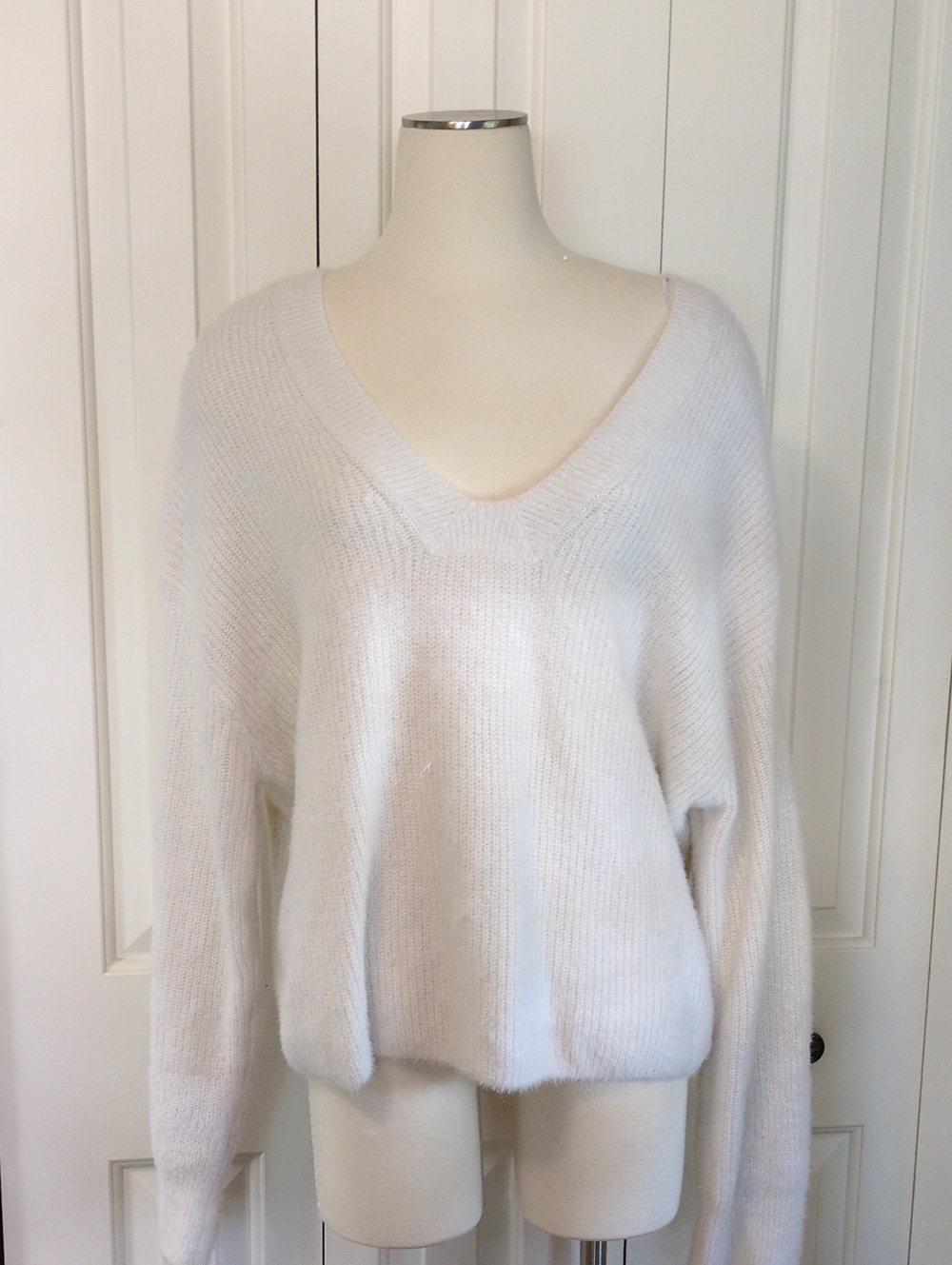H&M Cream V-Neck Lightweight Knit Sweater